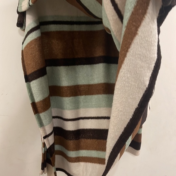 Costco fleece blanket - Picture 3 of 3